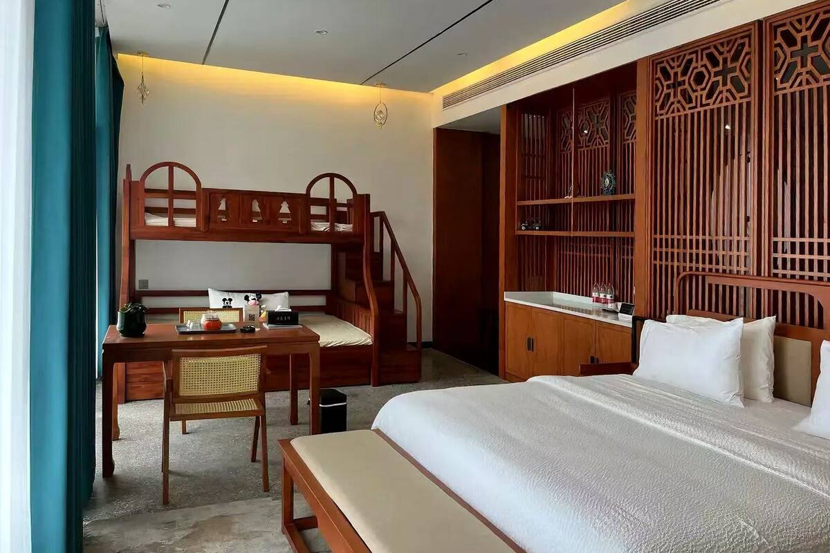 Phòng 2 giường đơn dành cho gia đình, nhiều giường, hiên, quang cảnh đồi núi | Chăn bông, màn/rèm cản sáng, bàn ủi/dụng cụ ủi quần áo 
