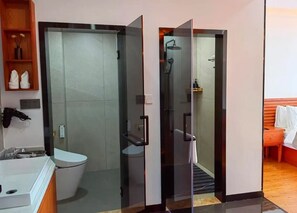 A modern bathroom with a toilet, shower, and glass-enclosed shower area. - Tangwan Mountain Homestay - Yangjiajie  (Zhangjiajie)
