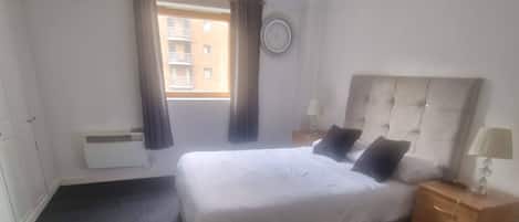 1 bedroom, iron/ironing board, internet, bed sheets