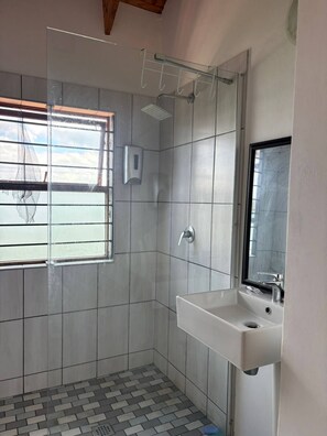 Bathroom - Nice cosy apartment with a great dam view (Hartbeespoort)
