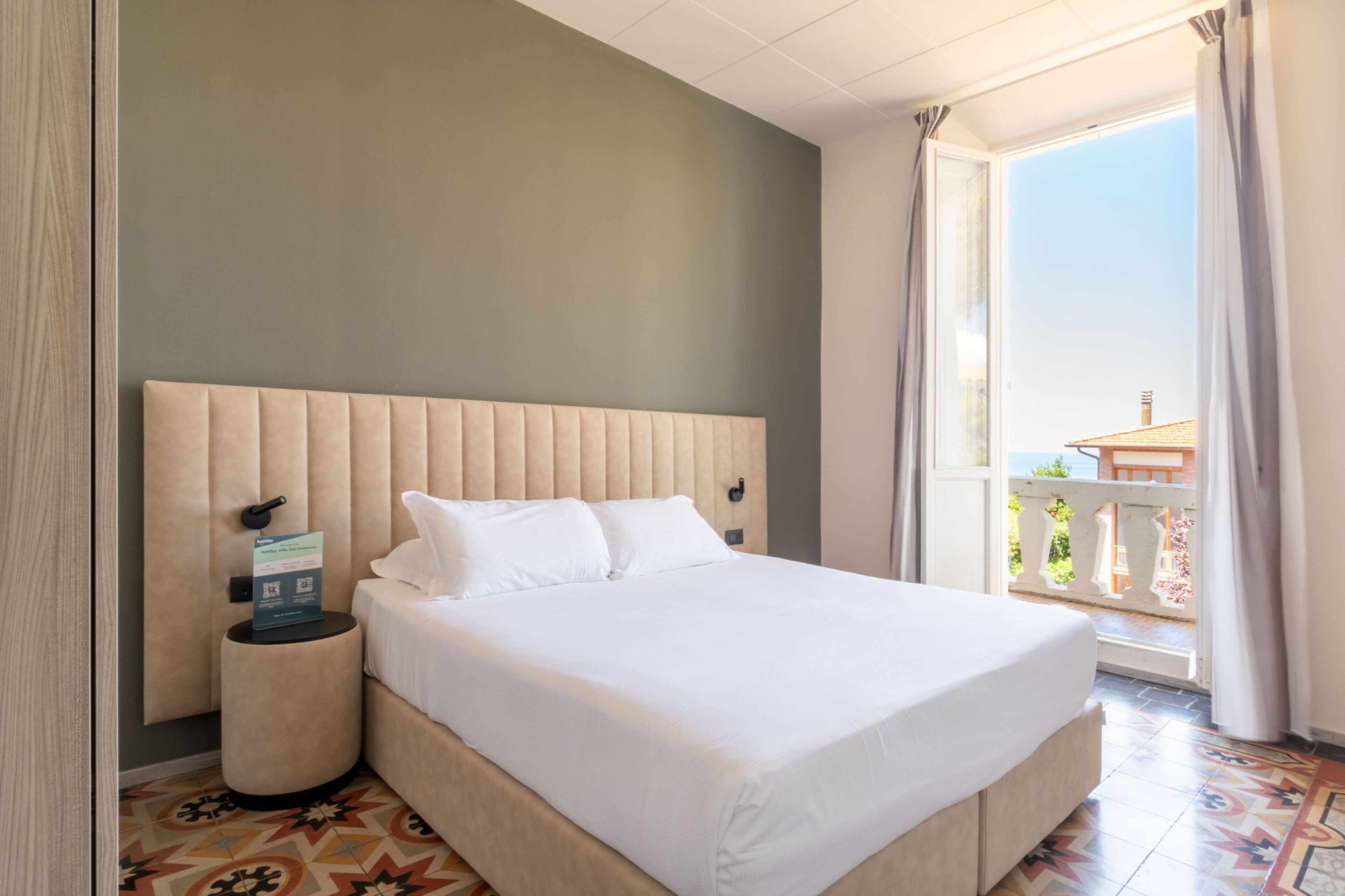 Appartement, balkon | Een minibar, een kluis op de kamer, gratis wifi