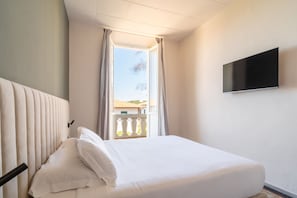 Departamento, balcón | Minibar, caja de seguridad en la habitación y wifi gratis