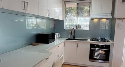Centra Location. close to the CBD, Beaches,shops and near by attractions.