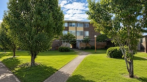 Exterior - Centra Location. close to the CBD, Beaches,shops and near by attractions. (Wembley)