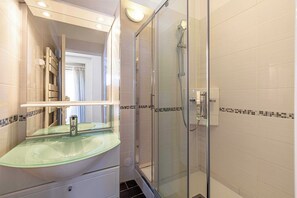 A bathroom with a glass shower enclosure, a glass sink, and a mirror. - A/C apartment with balcony- 2BDR/4P - Cannes/Beach (Cannes)