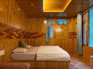 Deluxe Room | Free WiFi - Blue Sky Home Jibhi (Ghiyagi)