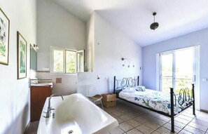 1 bedroom, iron/ironing board, WiFi, bed sheets - 100% Happiness superb villa with sea view close to the beach, idyllic setting (Corsica)