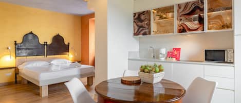 Family Apartment | Dining