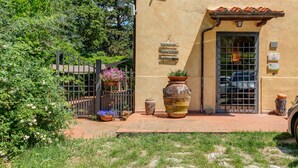 Unclassified image, 2 of 24, button - Uliveto – with Shared Pool, Wi-Fi, and Air Conditioning (Pontassieve)