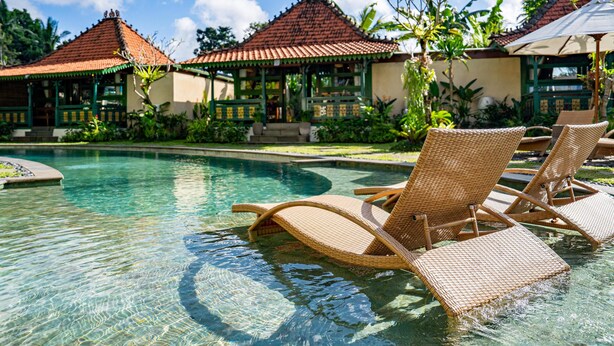 A pool area with lounge chairs, a gazebo, and a tropical garden. - Juwel Villa Ubud (Ubud)
