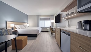 Studio Suite, 1 King Bed with Sofa bed (Accessible Bathtub)