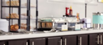 Garner Hotel Pecos by IHG