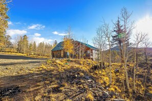 Exterior - Mountain Getaway for 4 with Scenic Views (Como)