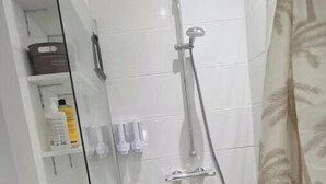 Bathroom - Bungalow Bambou - cozy near CHU, pediatric emergency room and airport (Grande-Terre)