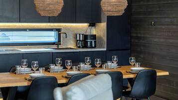 Villa – superior, 4 soverom, badstue, ved skibakken | Spisestue