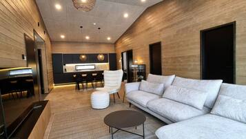 Superior-Villa, 4Â Schlafzimmer, Sauna, Hanglage | Wohnbereich | 50-Zoll-Fernseher mit Kabelempfang, Kamin