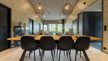 Superior Villa, 4 Bedrooms, Sauna, Slope side | Dining room
