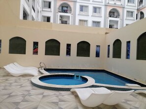 2 piscinas internas