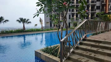 2 piscinas al aire libre