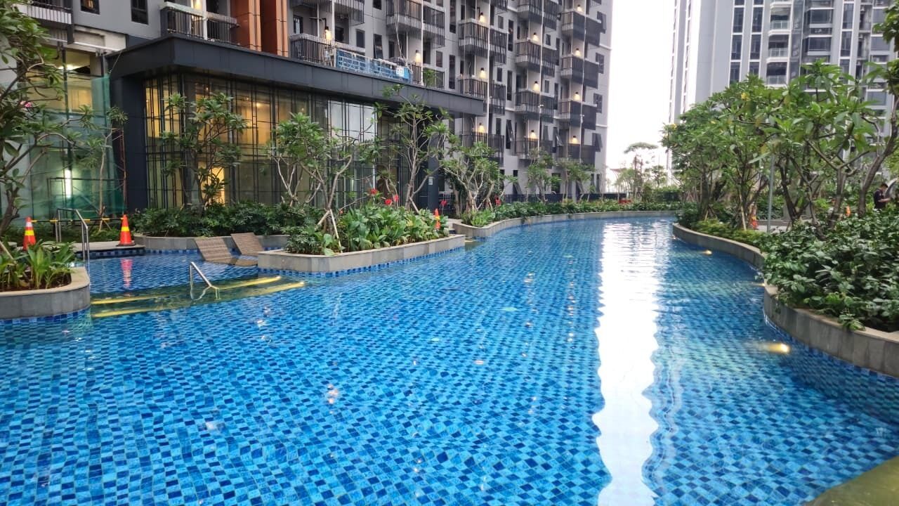 2 outdoor pools