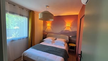 5 bedrooms, desk, iron/ironing board, free WiFi