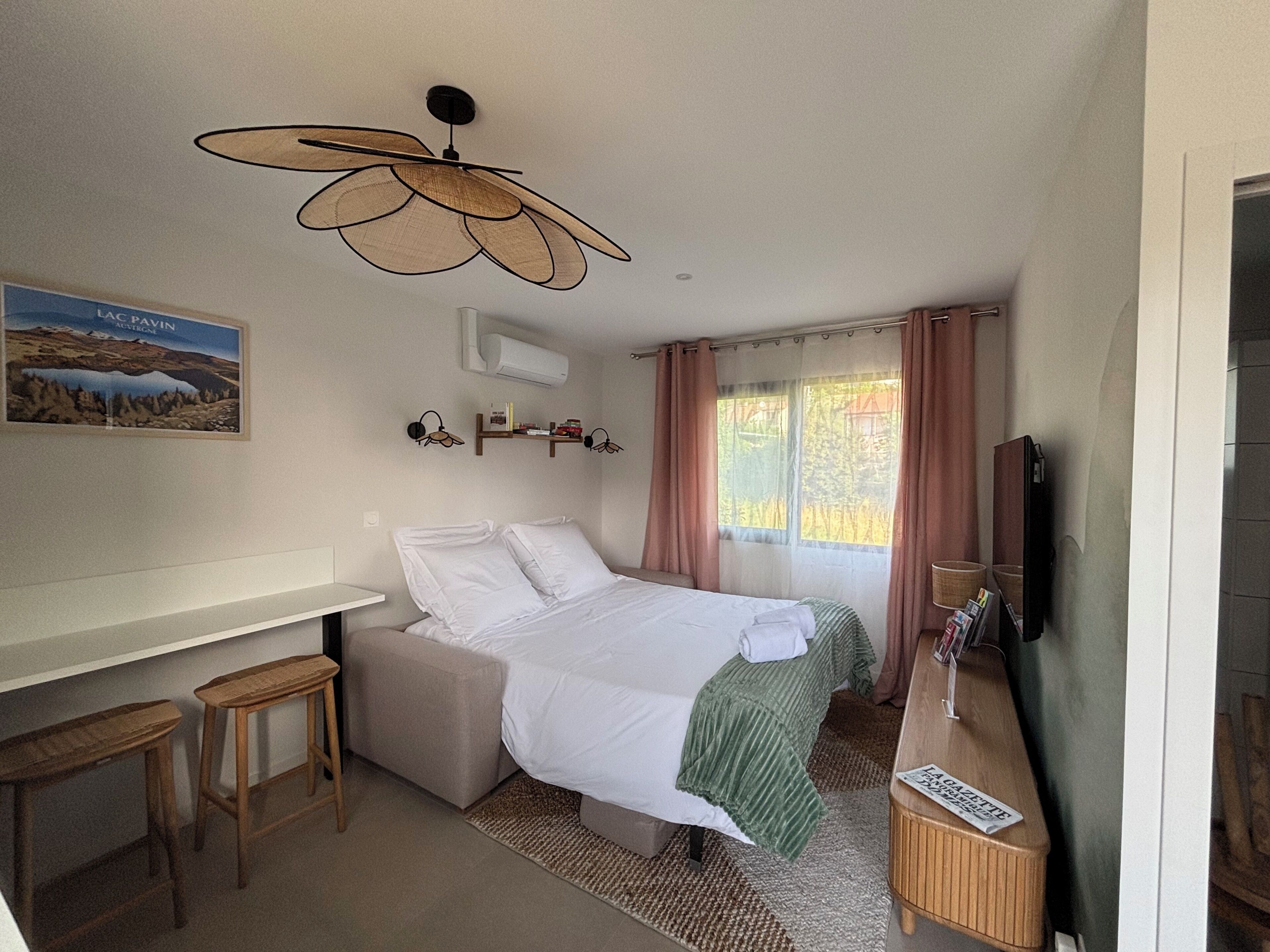 5 habitaciones, escritorio, tabla de planchar con plancha y wifi gratis 