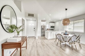 Dining - PGA National Cottage | Pool, Patio & Golf (Palm Beach Gardens)