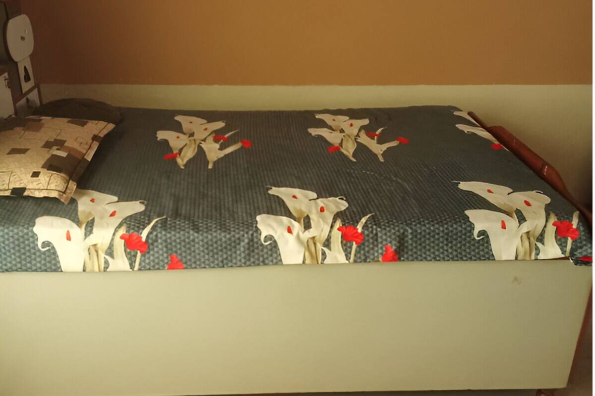 Comfort Single Room | In-room safe, iron/ironing board (on request)