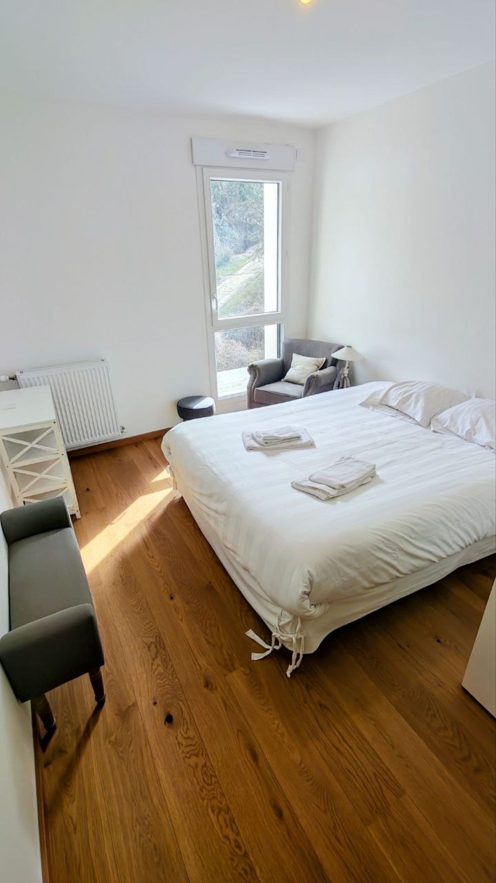 Iron/ironing board, Internet, bed sheets