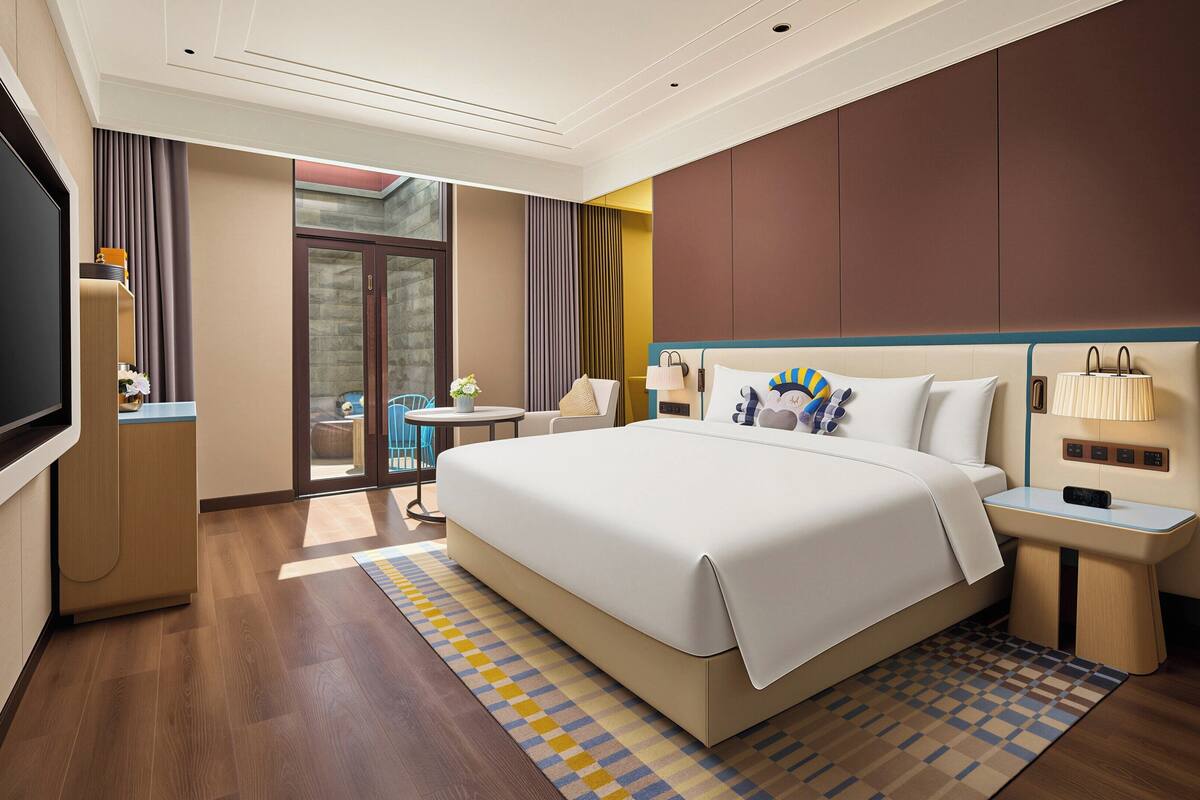 Premium Room, 1 King Bed (Outdoor Living Area)