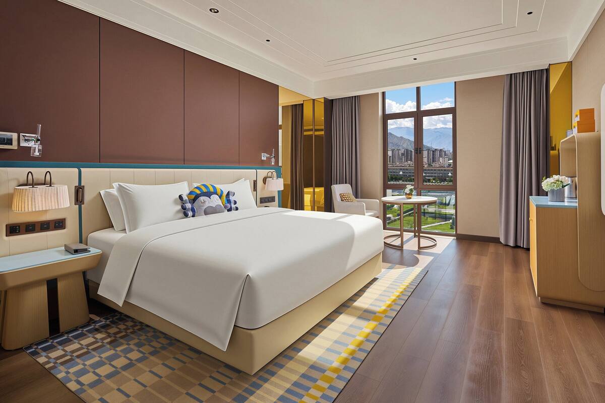 Grand Room, 1 King Bed