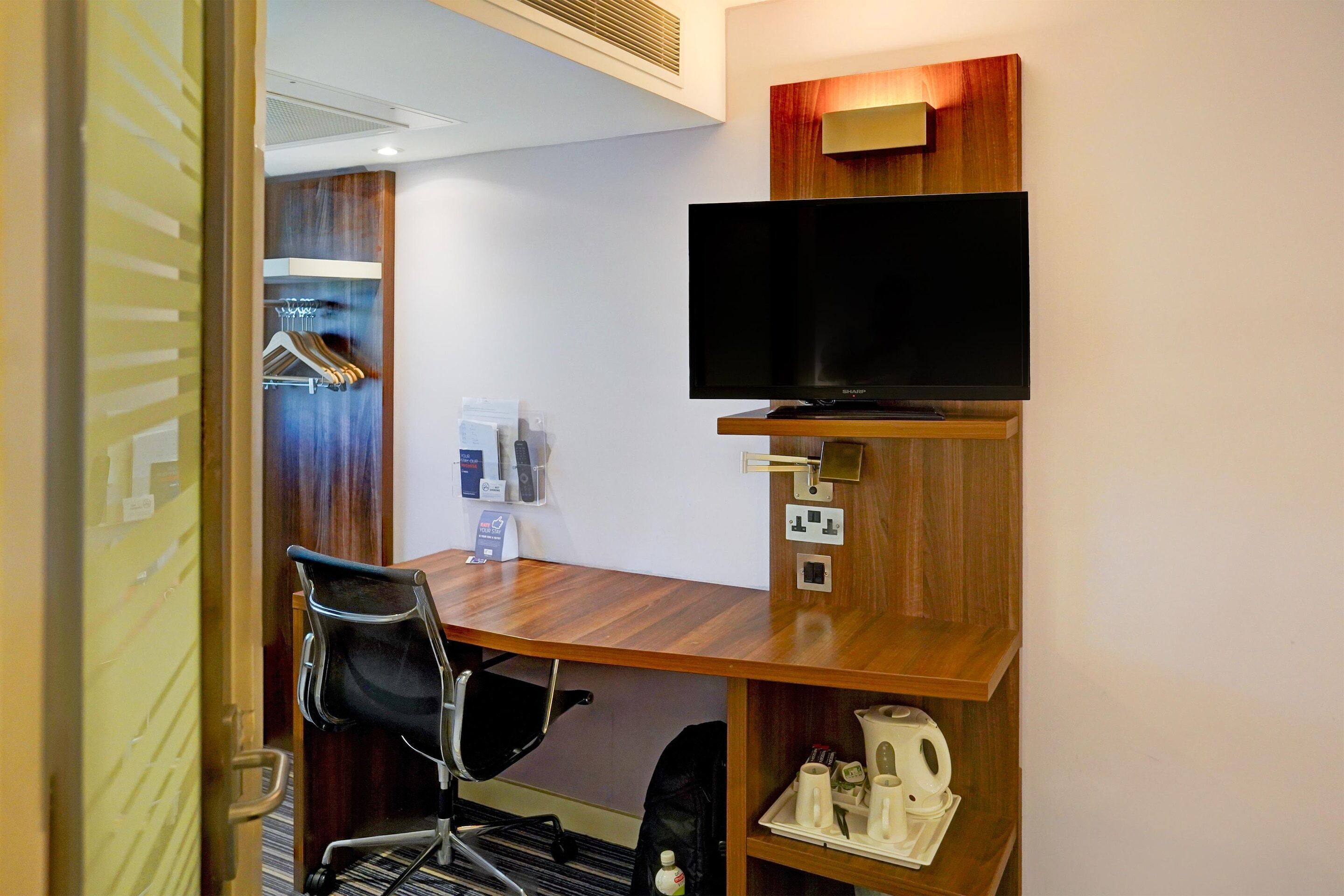 Apartment | 1 bedroom, laptop workspace, iron/ironing board, bed sheets