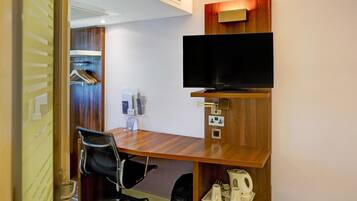 Apartment | 1 bedroom, laptop workspace, iron/ironing board, bed sheets