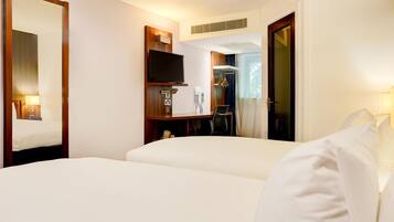 Apartment | 1 bedroom, laptop workspace, iron/ironing board, bed sheets