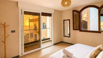 Deluxe Double Room, Beach View | WiFi (free)