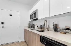 Private kitchen - Rooftop Pool · Heart of Wynwood · Modern Loft (Miami)