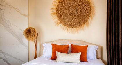 Beach studio - 2 minutes walk to beach in peaceful Diani Beach with AC