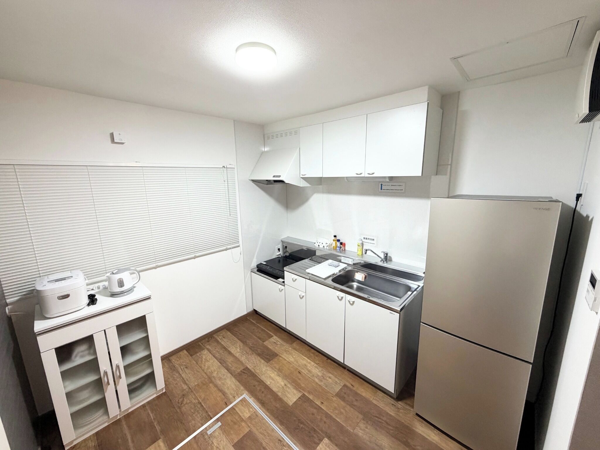 Fridge, microwave, stovetop, cookware/dishes/utensils