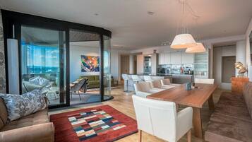 Smart TV, fireplace