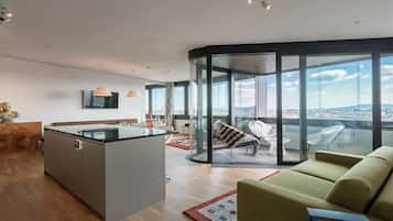 Smart TV, fireplace