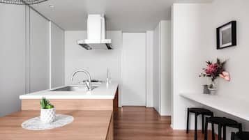 Fridge, microwave, stovetop, cookware/dishes/utensils
