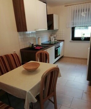 Coffee/tea maker, fridge, microwave, oven - Holiday apartment in Klink with swimming pool (Klink)