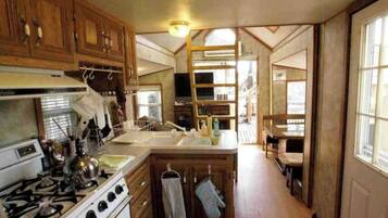 Fridge, microwave, stovetop, cookware/dishes/utensils