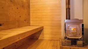 A wooden sauna room with a bench and a wood-burning stove. - For 4 people | Room only | No pets allowed Enjoy / Yufu City Ōita (Yufu City)