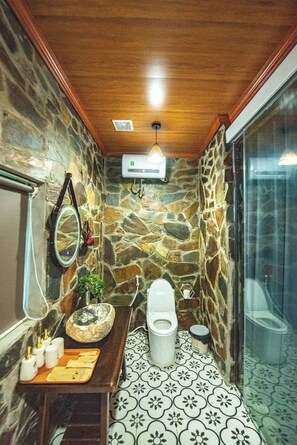 Hair dryer, towels, soap, shampoo - sunrise valley retreat (Hoa Lư)