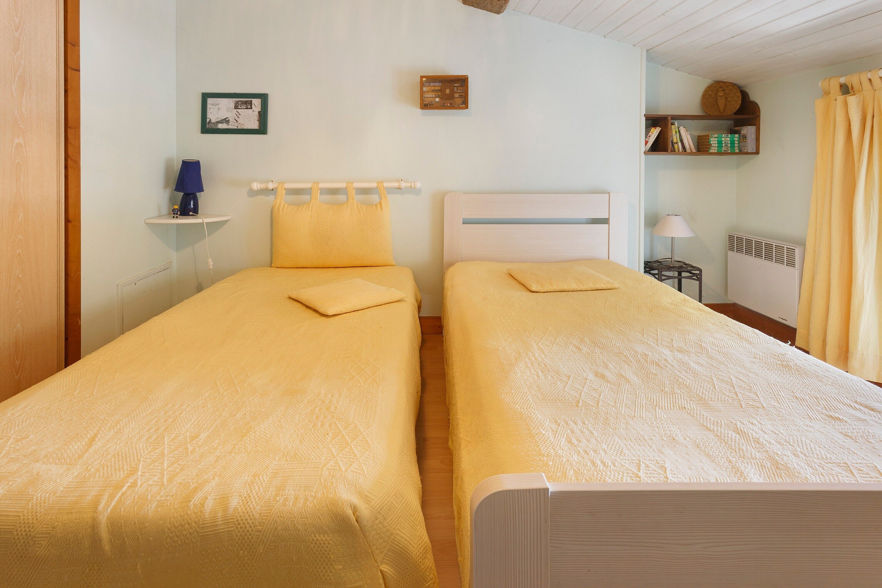 2 chambres, fer et planche à repasser, Wi-Fi, draps fournis