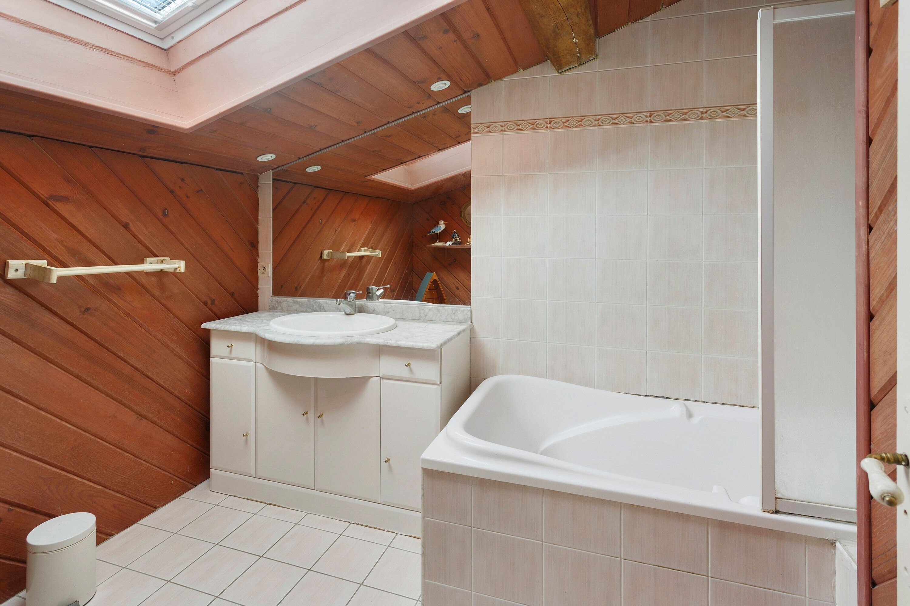 Een douche, een haardroger, handdoeken
