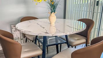 Apartamento, sacada | Opções para refeição