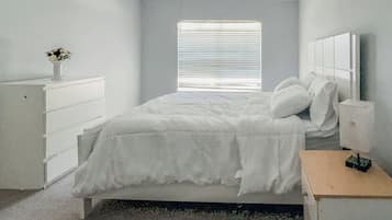 Apartamento, sacada | Ferros/tábuas de passar roupa, Wi-Fi de cortesia