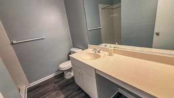 Apartamento, sacada | Banheiro